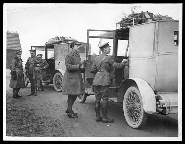 (52) C.1171 - Bidding good-bye to Divisional Commander Primo de Rivera and Brigadier General Martinez Anido on the roadside