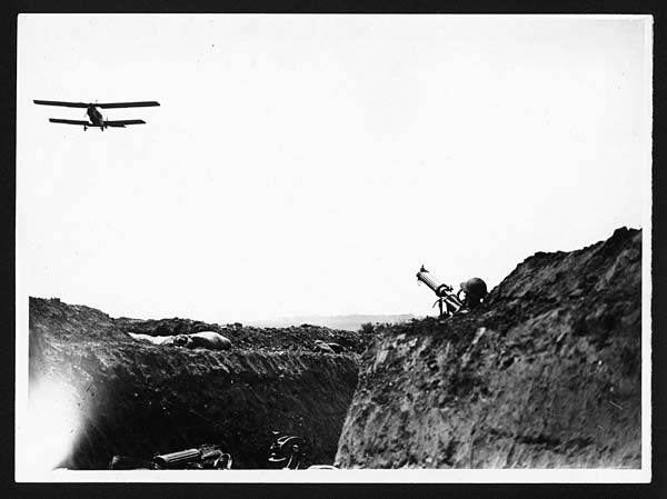 (335) C.2800 - Men of the Machine Gun Corps at drill