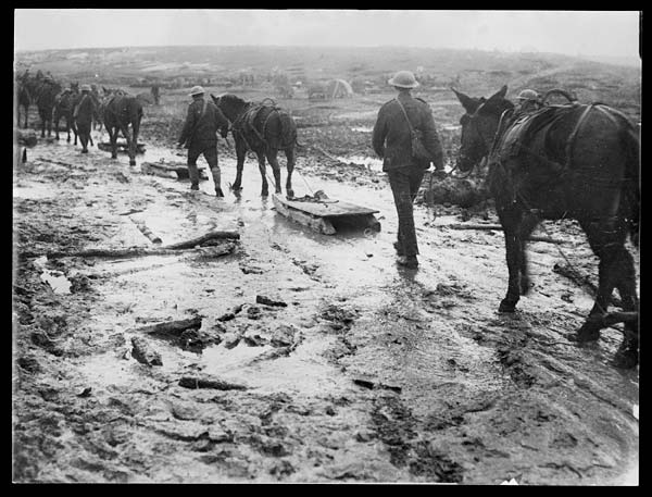 (4) C.1010 - Sleighs used for conveying the wounded through the mud