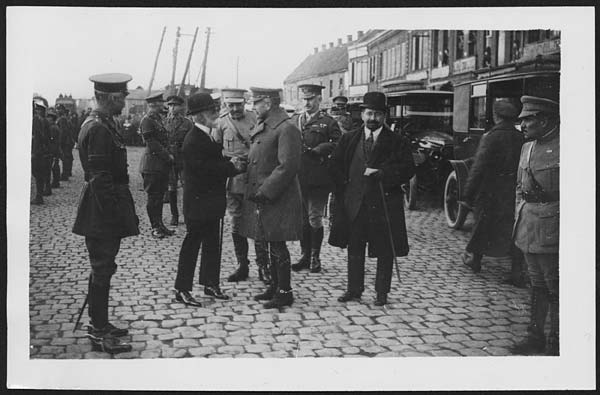 (5) D.2126 - Sir Douglas Haig saying goodbye to the President of Portugal - the latter is making a visit to the Portuguese Expeditionary Force in France