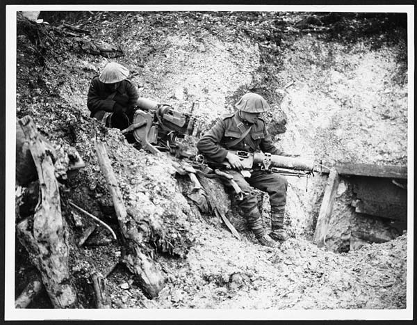 (441) D.569 - Boche machine guns captured at Beaucourt sur Ancre