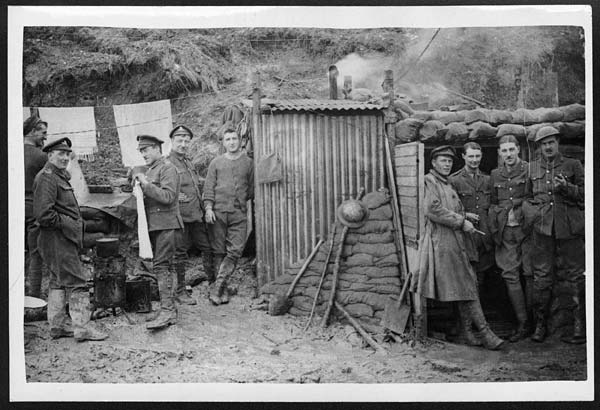 (6) D.1006 - Artillerymen outside dugouts