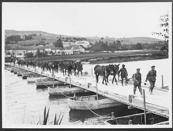 (36) D.2749 - British transport crossing a pontoon bridge across the Marne