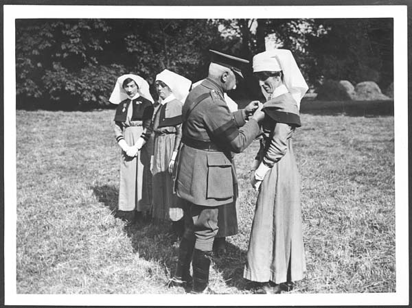 (373) D.2855 - Presentation of the Military Medal by General Plumer to nurses for their courageous conduct when their hospital was bombed by German airmen