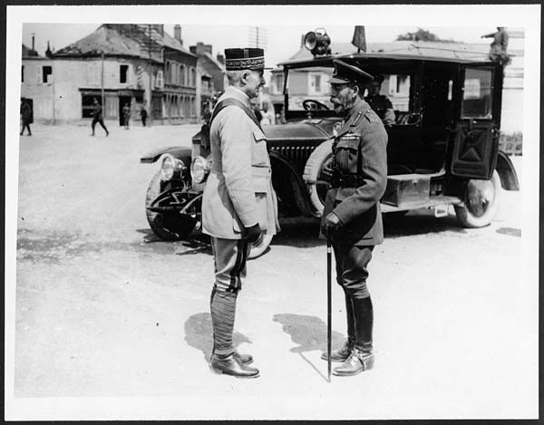 (72) D.1722 - H.M. and General Petain
