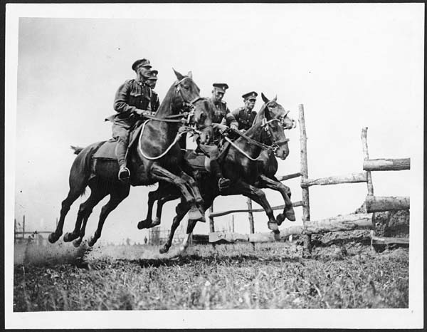 (181) D.1566 - Competitors in the Section jumping - Photographers ...