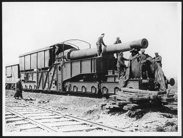 (97) D.1271 - Big gun (just finished firing) being covered up prior to moving