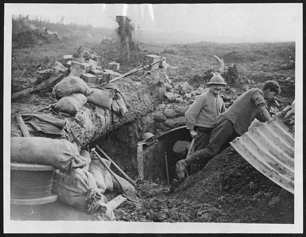 (581) D.953 - Building a new dug-out as they advance - Photographers ...