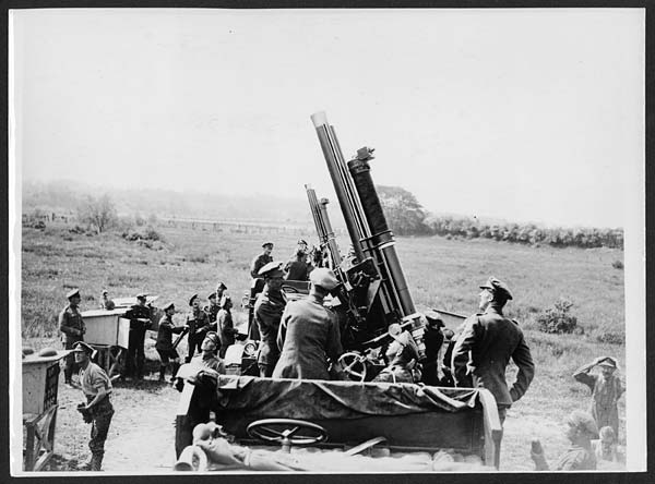(67) L.572 - Anti-aircraft guns which brought down a huge German aeroplane in France