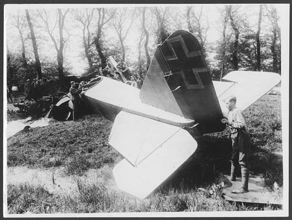 (68) L.574 - Huge German raider brought down in France