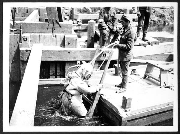 (106) L.661 - R.E. diver descending to the bottom of a Canal in France to repair the foundation of a bridge
