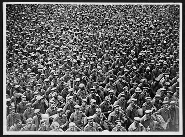 (21) L.1094 - Massed German prisoners, France, during World War I