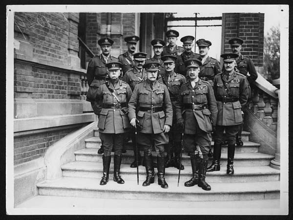 (8) L.1529 - Field Marshall Sir Douglas Haig with Army Commanders in France