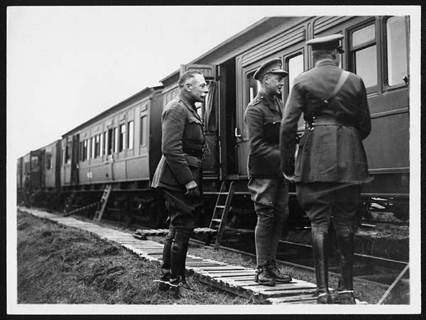 (96) L.1532 - Field Marshall Sir Douglas Haig with  H.R.H. The Prince of Wales