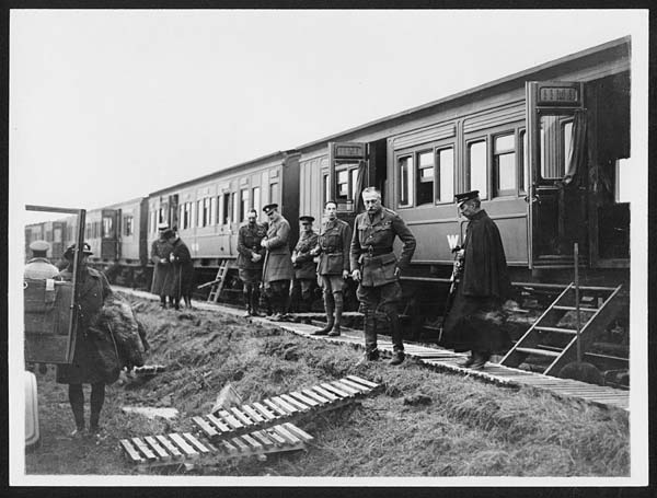 (97) L.1534 - Field Marshall Sir Douglas Haig with  H.R.H. Prince Yurihiti of Higashi Fushimi