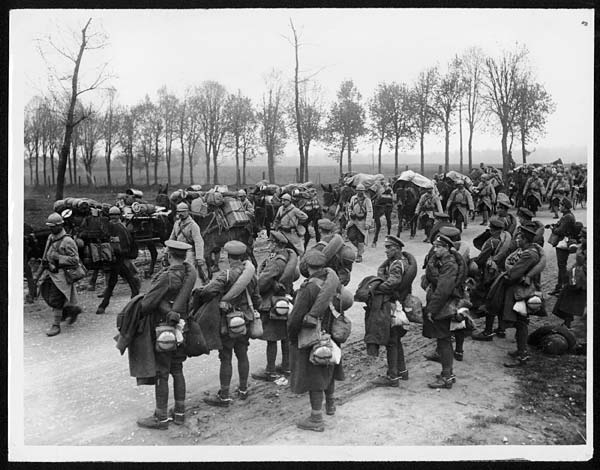 (8) N.383 - French troops on the road moving up with British Tommies on the roadside near the Line