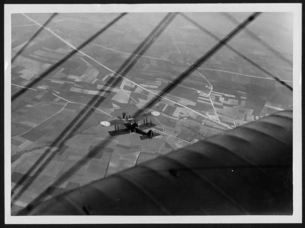 (18) N.403 - Our aeroplanes making a flight over the German lines to take observation of the enemy's movements