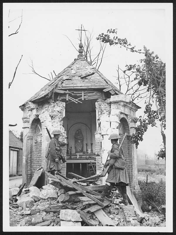 (71) N.514 - Shrine shattered by a German shell in the firing area