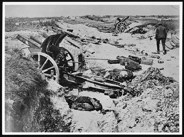 (49) X.25009 - German field guns captured by the Canadians