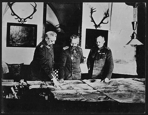 (22) X.25022 - Copy of a photograph taken from a German Officer showing Kaiser, Hindenburg and Ludendorff at G.H.Q., Spa