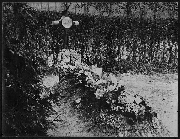 (23) X.25024 - Grave of German Airman - Baron Von Richthofen at Sailly le Sec, Somme
