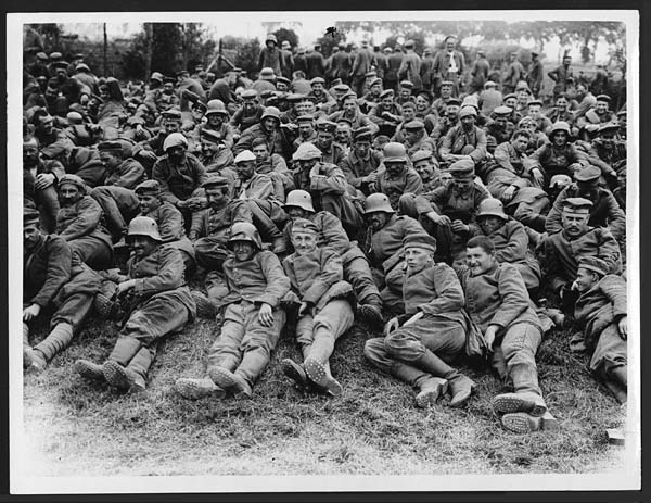 (217) C.1786 - German prisoners taken in the new advance