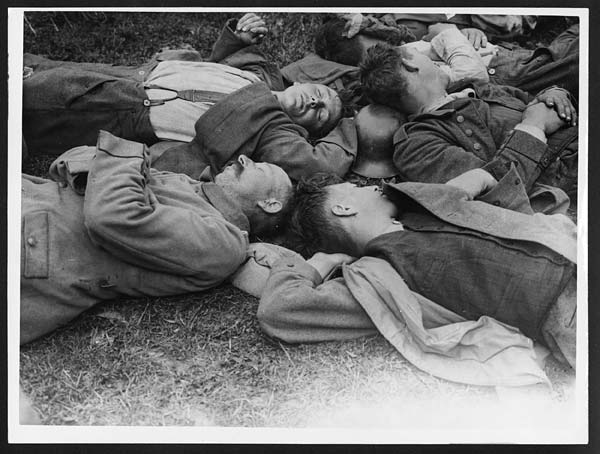 (222) C.1797 - Worn out German prisoners taken in the new push round Messines