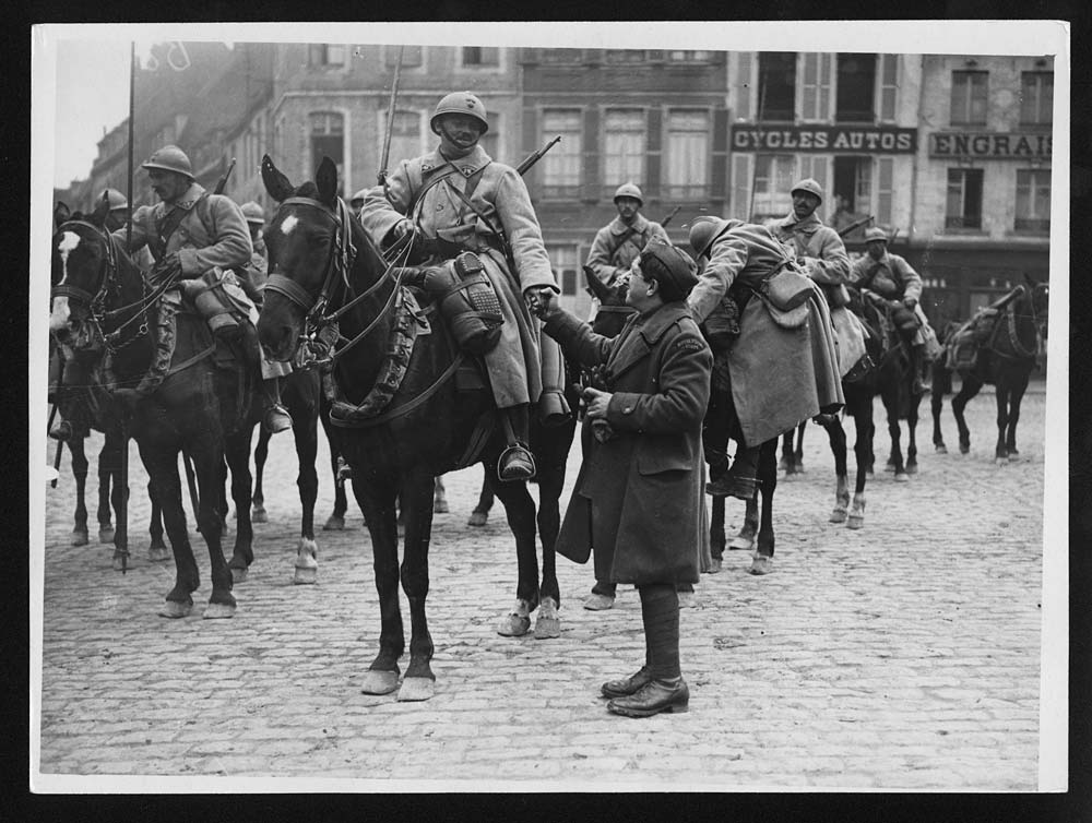 (4) B.85 - R.A.F. man wishing good luck to a French cavalryman on their ...