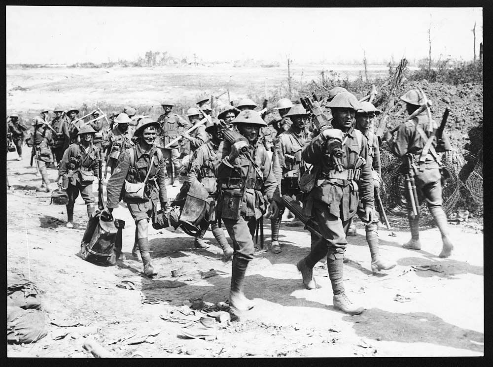 (4) C.473 - Australian machine gunners returning from the trenches ...