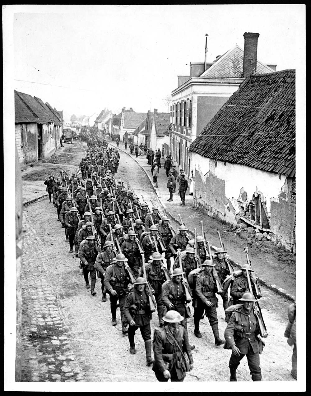 (22) D.1406 - Regiment marching back to billets after Monchy - Allies ...