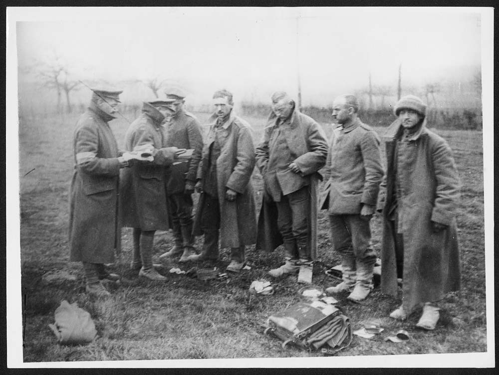 (58) N.481 - Searching Newly Captured German Prisoners - Photographers 