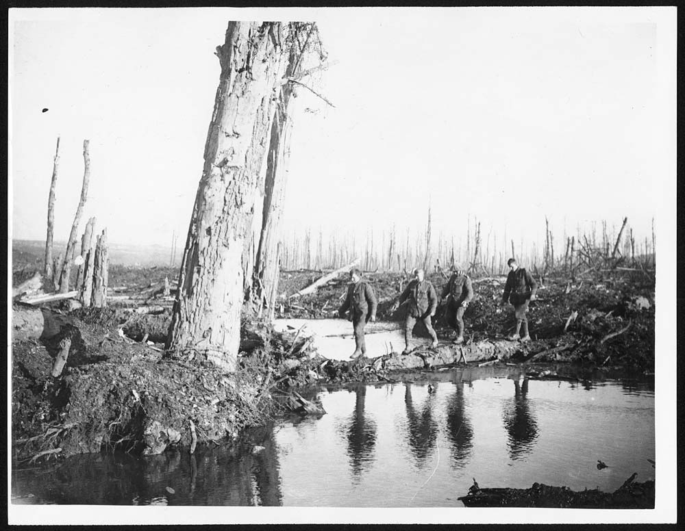 (82) X.32070 - Improvised bridge across the Ancre - British Western ...