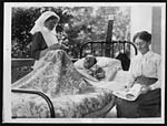 C.1915Mother visits her son in hospital