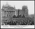 X.36022Scheidemann proclaiming the Republic in front of the Reichstag